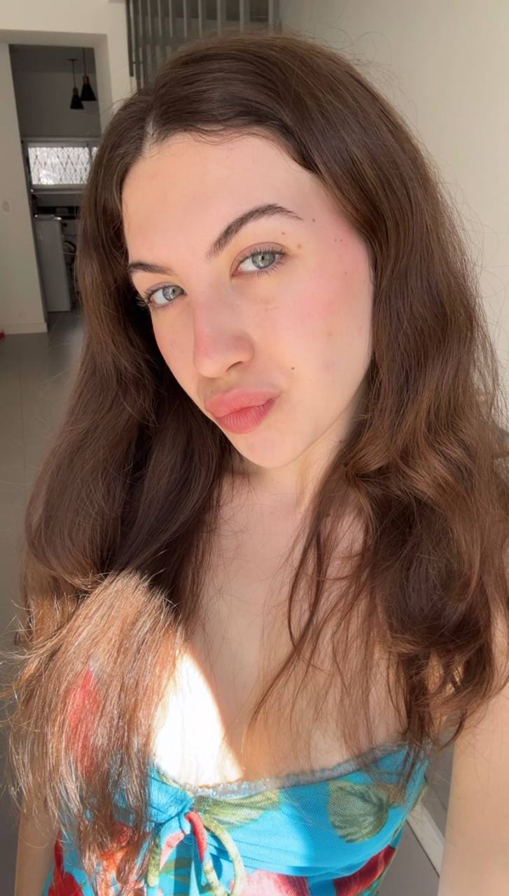 Nude girl Amber in Laval