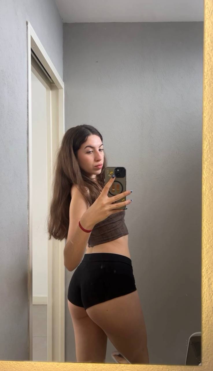 Amber in her underwear in Laval