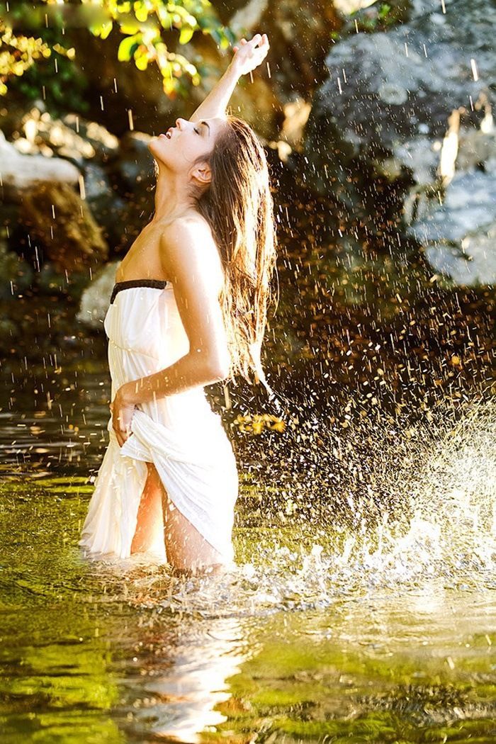 Marie Avgeropoulos in Laval