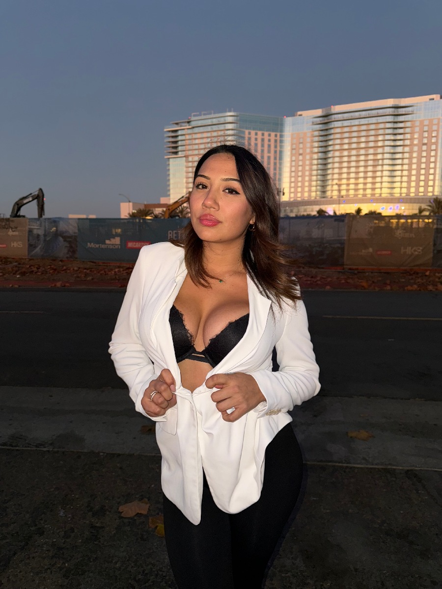 Take a pause and enjoy Ali Cruz — streaming from Laval