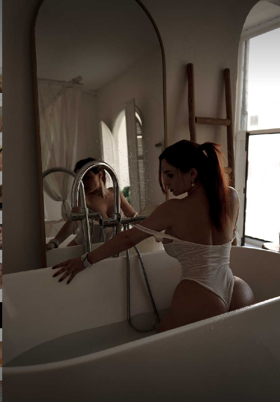 A playful frame from Miranda Faith nude — online in Laval