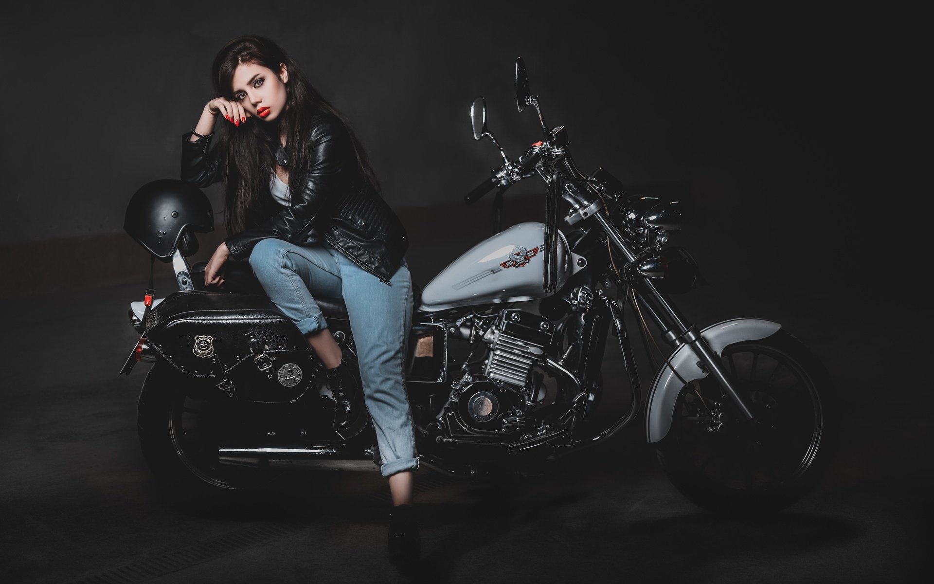 Biker girls: style and drive in Laval