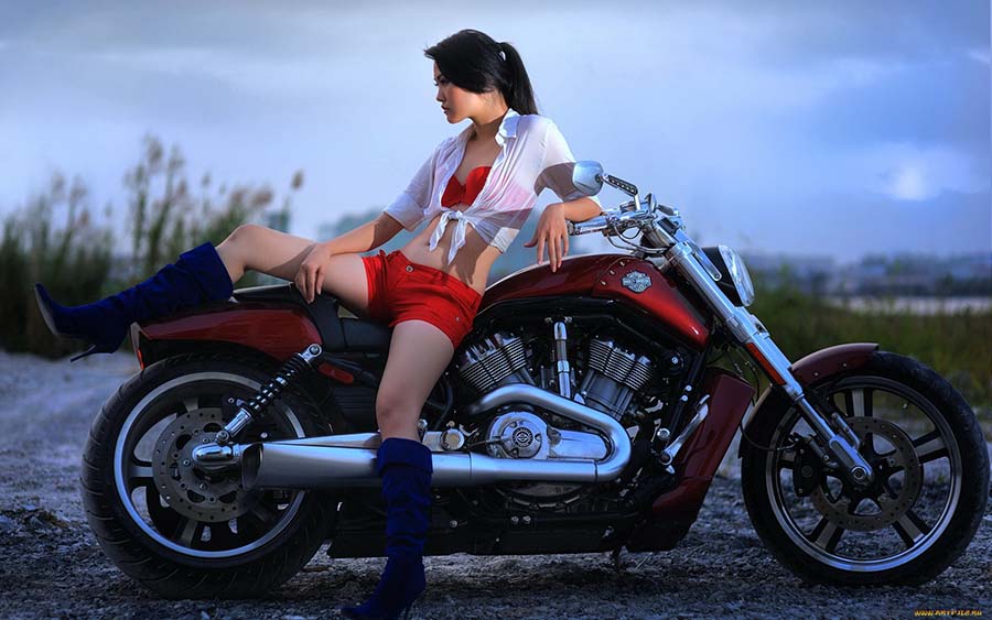 Beautiful girls and motorcycles in Laval