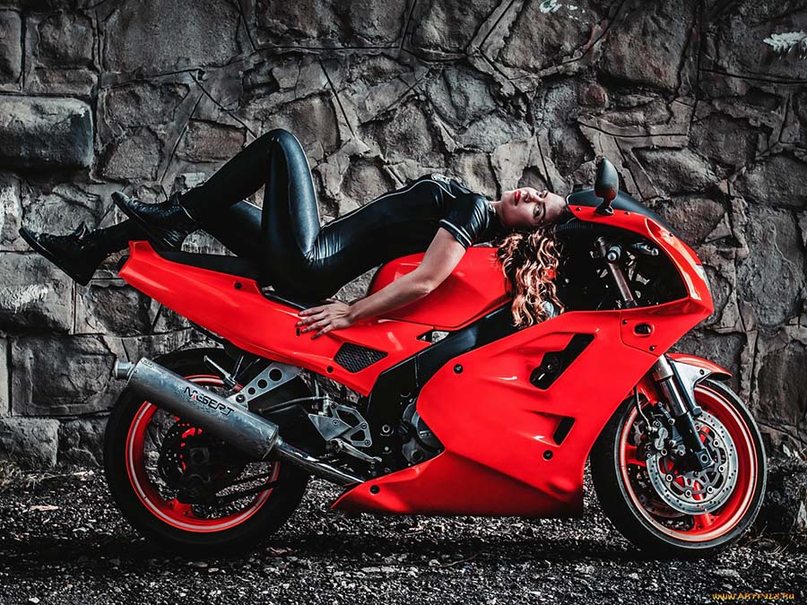 Beautiful girl Beautiful girls and motorcycles in Laval