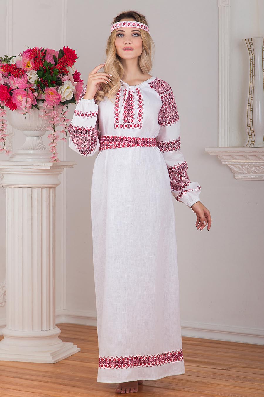 Women in Slavic costumes in Laval