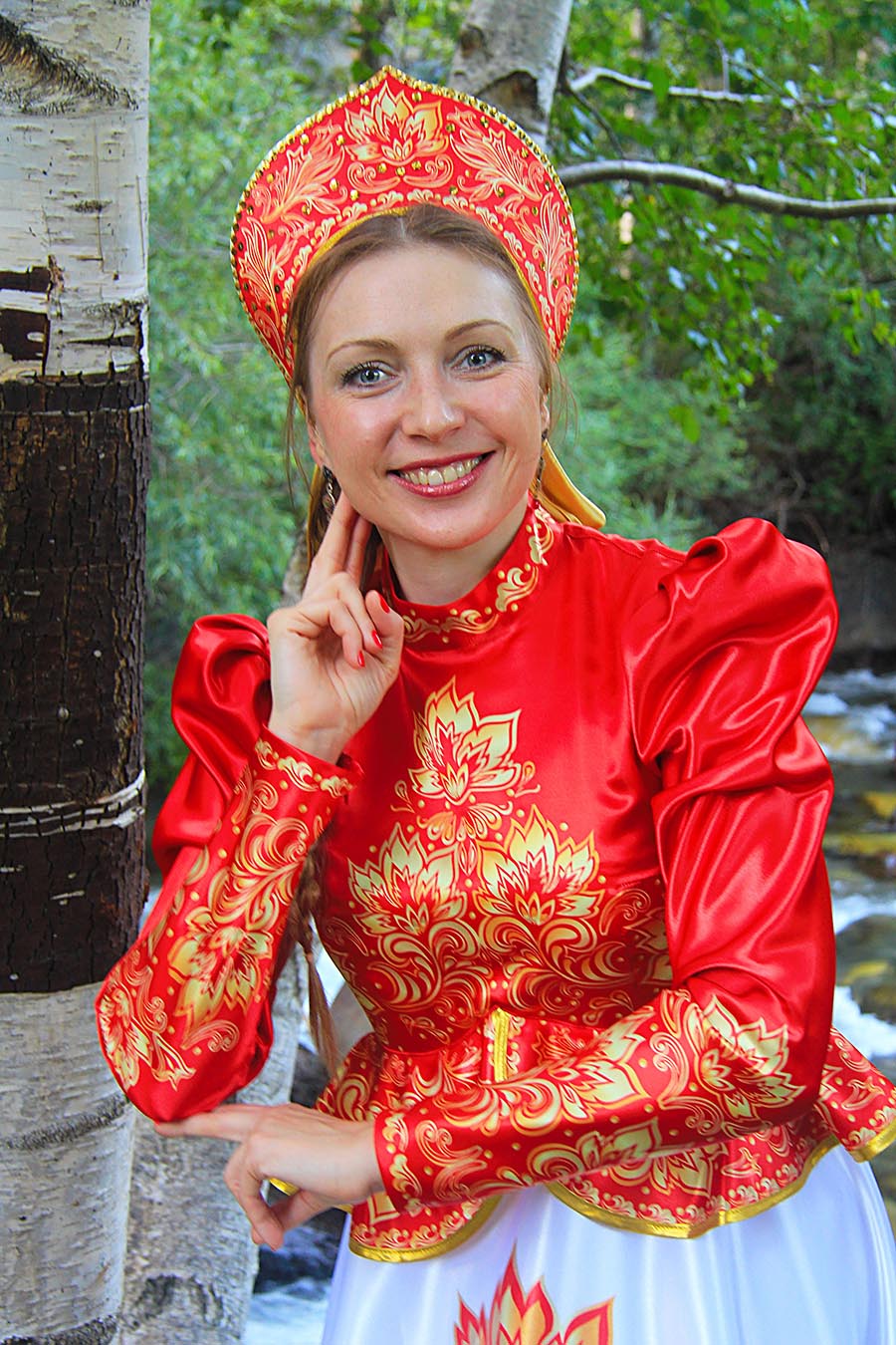 Women in Slavic costumes in Laval