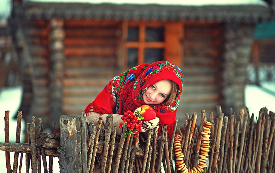 Sexy girl Women in Slavic costumes in Laval