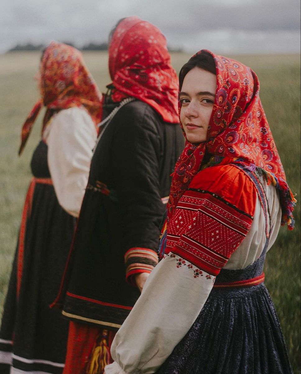 Women in Slavic costumes in Laval