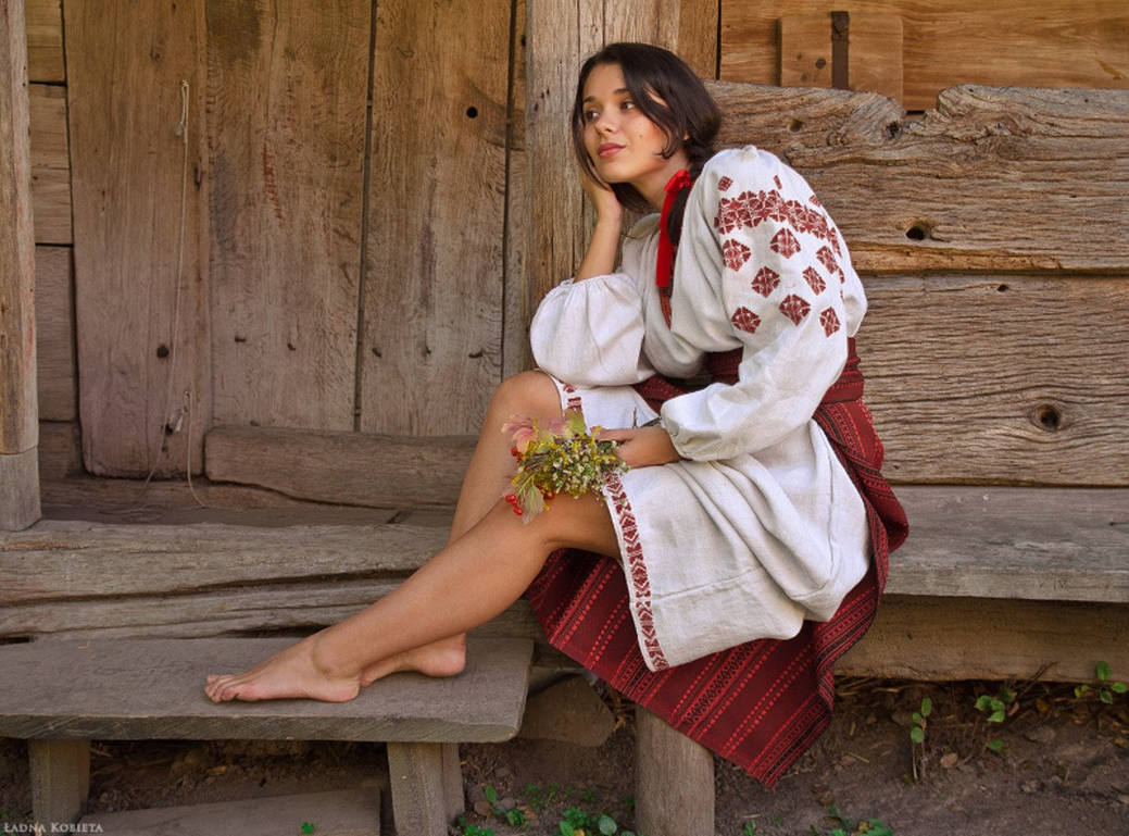 Women in Slavic costumes in Laval