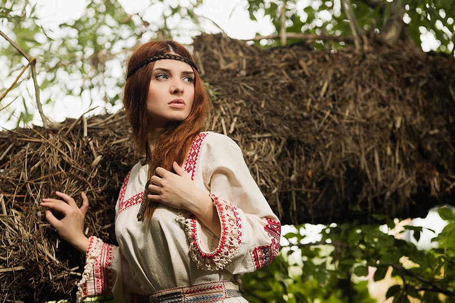 Women in Slavic costumes in Laval