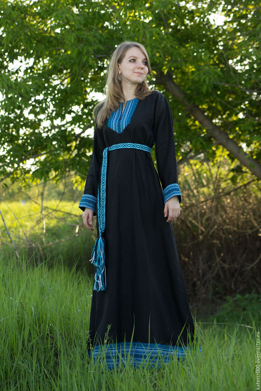 Women in Slavic costumes in Laval