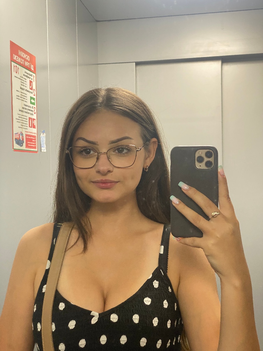 Sexy model Stacy in Laval